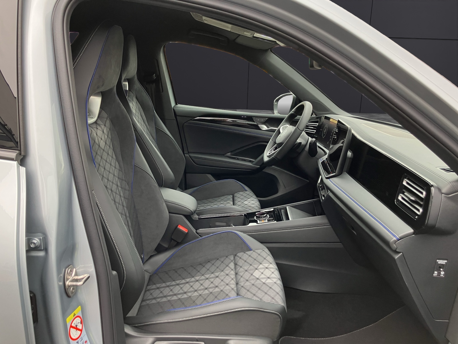 Fahrzeugabbildung Volkswagen Tiguan R-Line Black-Style AHK NAVI