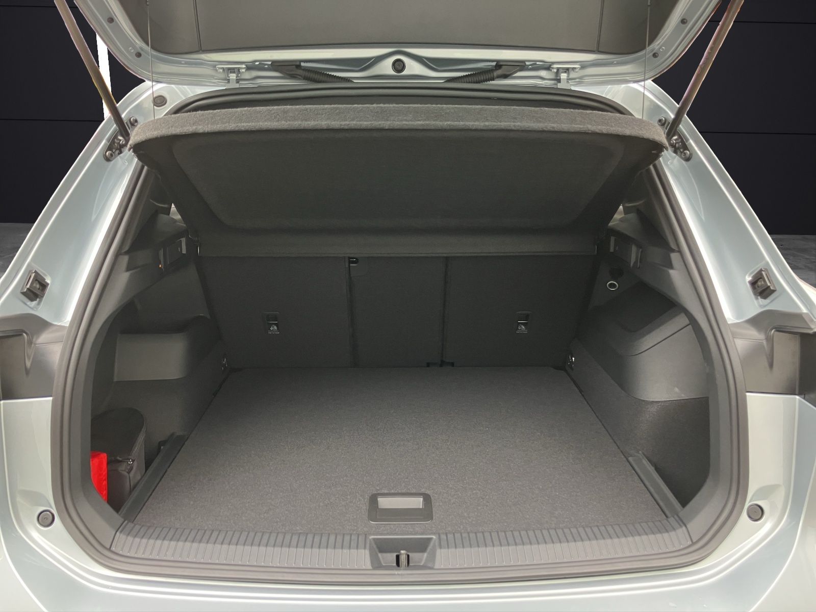 Fahrzeugabbildung Volkswagen Tiguan R-Line Black-Style AHK NAVI