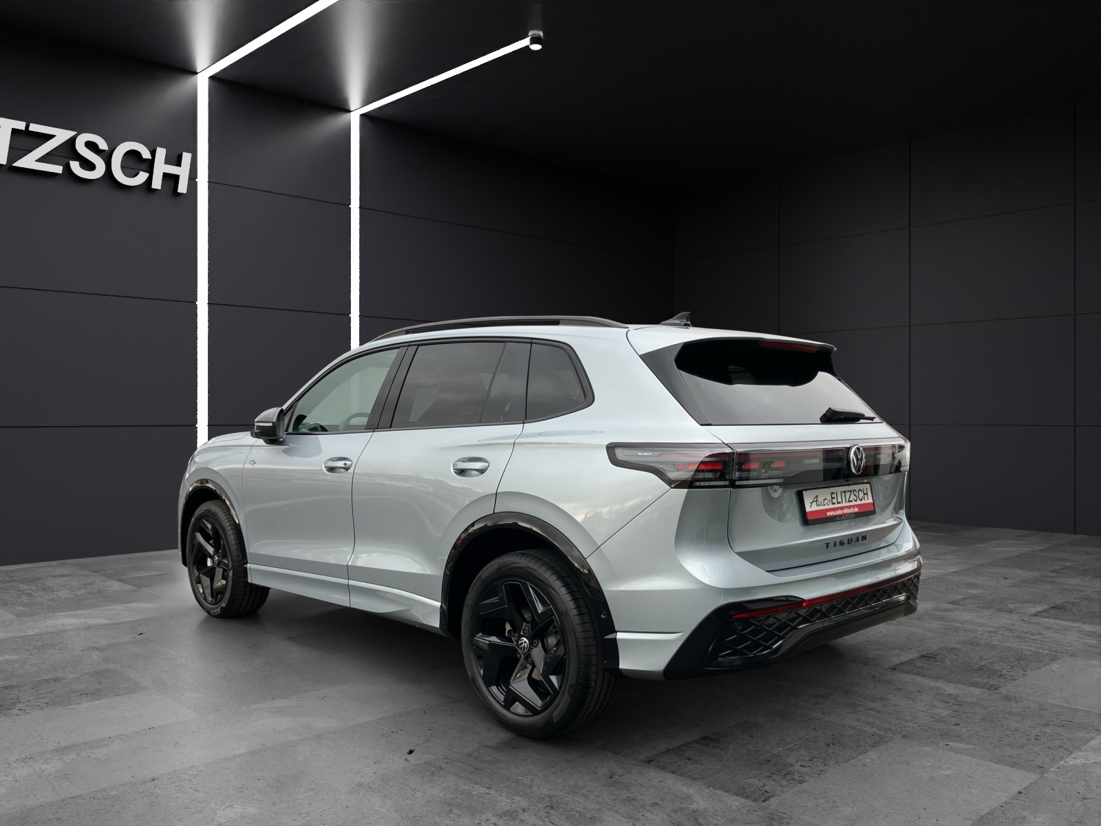 Fahrzeugabbildung Volkswagen Tiguan R-Line Black-Style AHK NAVI