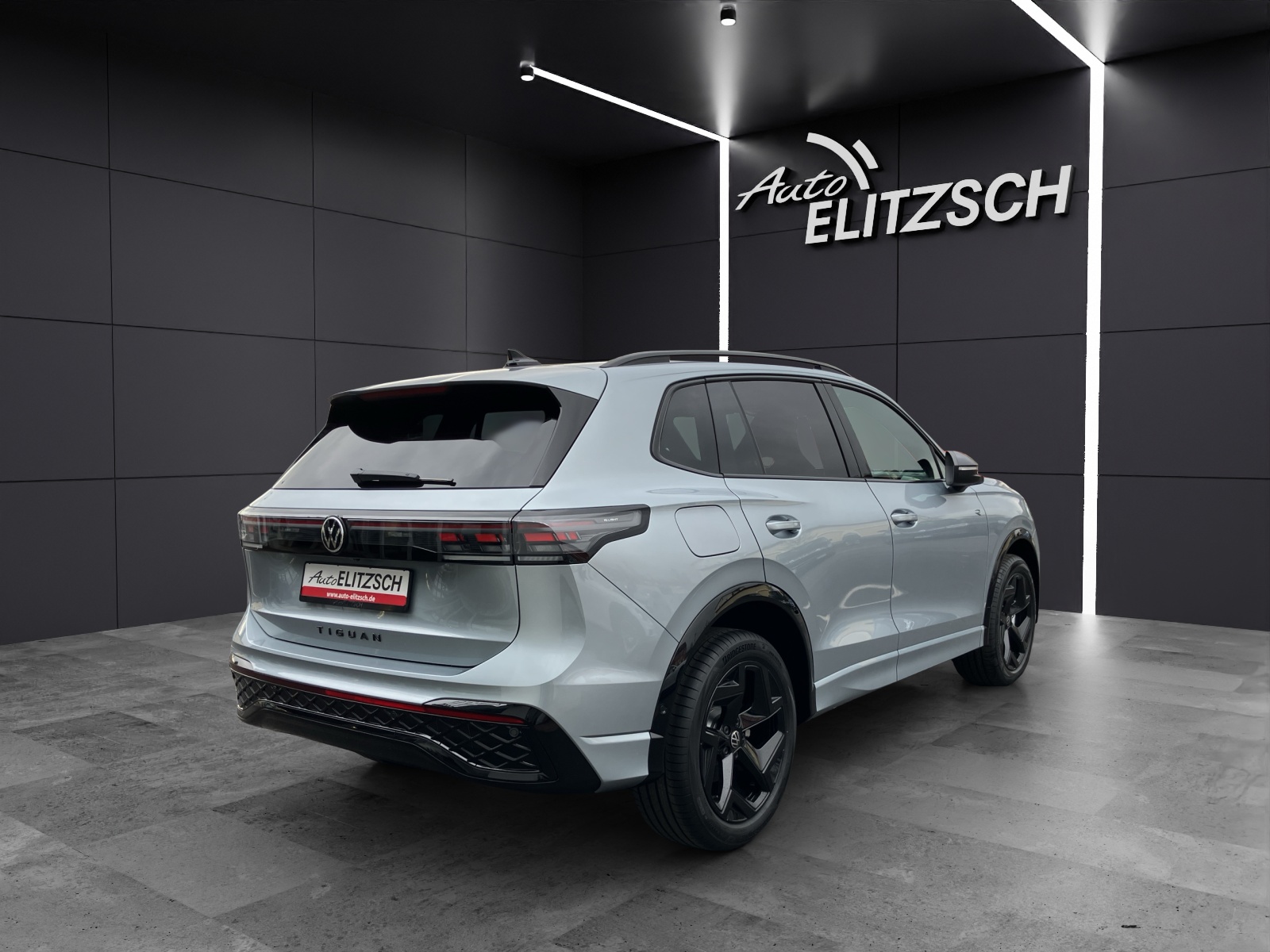 Fahrzeugabbildung Volkswagen Tiguan R-Line Black-Style AHK NAVI