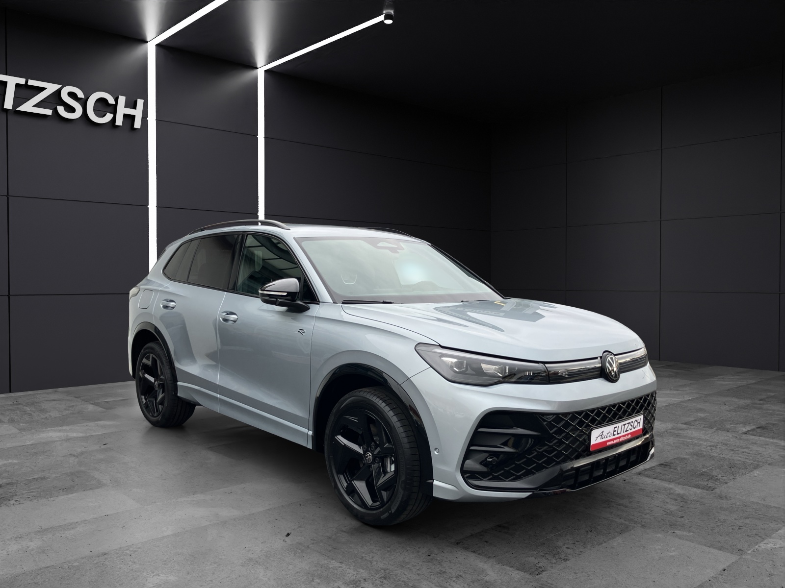 Fahrzeugabbildung Volkswagen Tiguan R-Line Black-Style AHK NAVI
