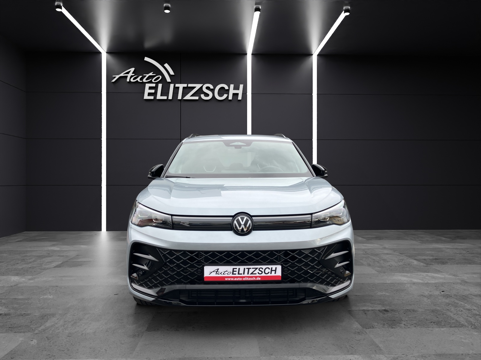 Fahrzeugabbildung Volkswagen Tiguan R-Line Black-Style AHK NAVI
