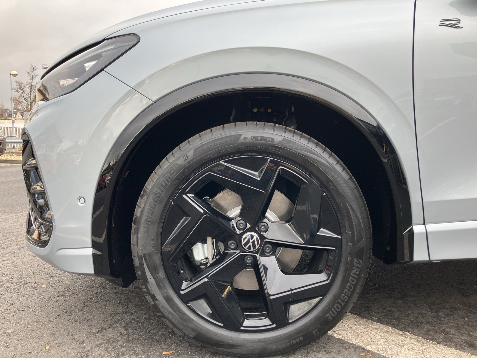 Fahrzeugabbildung Volkswagen Tiguan R-Line Black-Style AHK NAVI