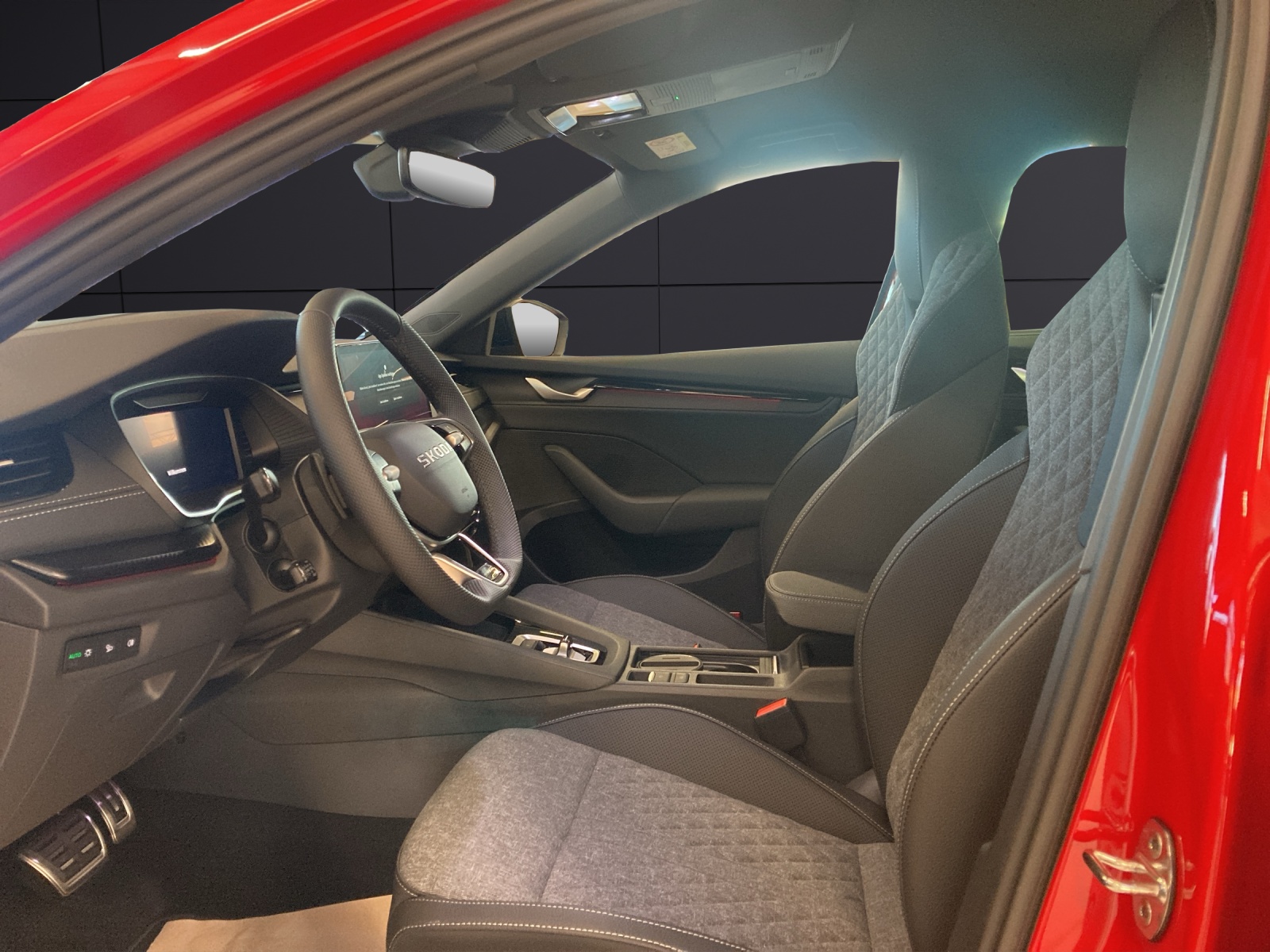 Fahrzeugabbildung SKODA Octavia Combi 2.0 TSI Sportline 4x4 DSG AHZV MATRIX AREA VIEW NAVI