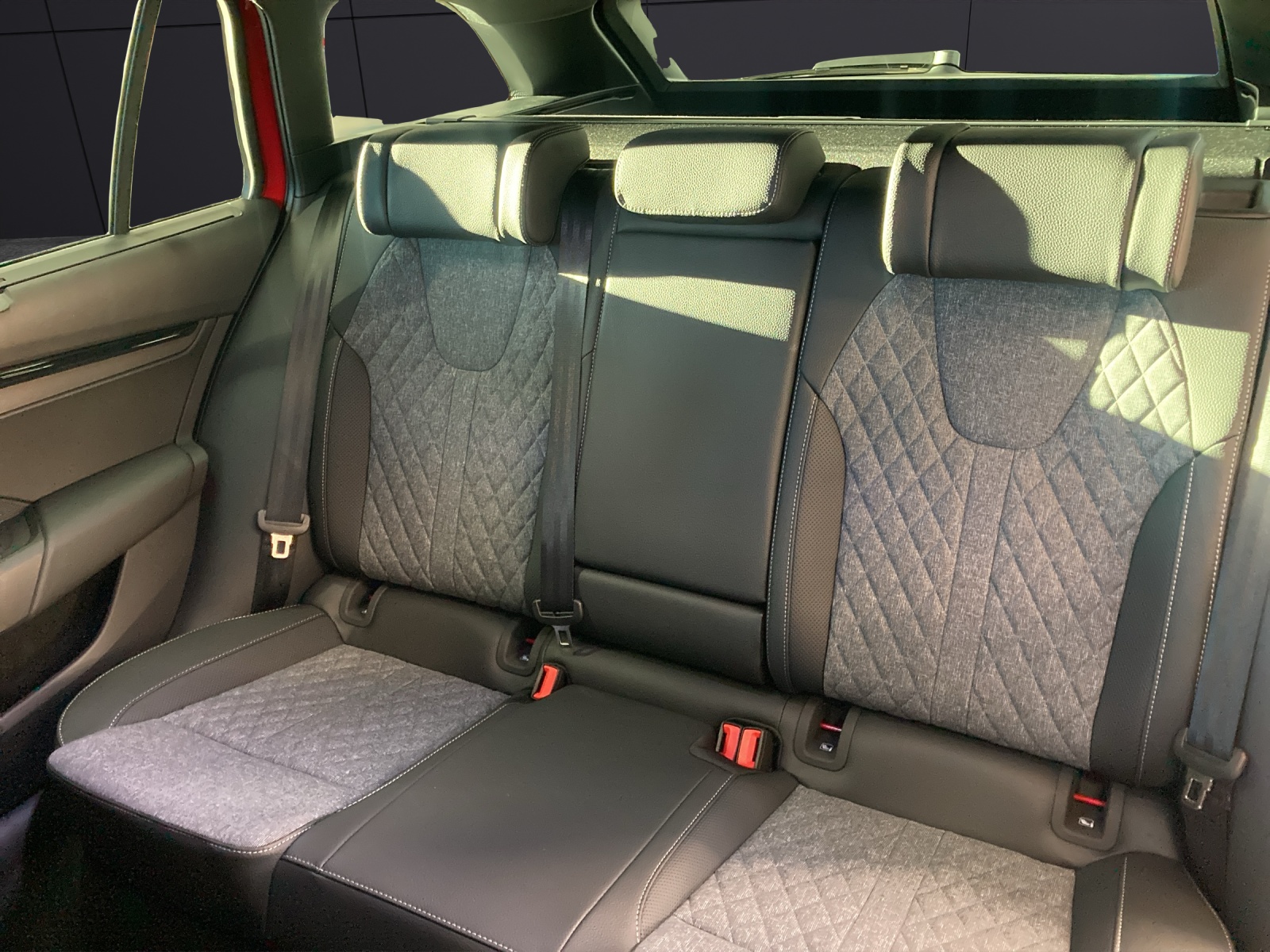 Fahrzeugabbildung SKODA Octavia Combi 2.0 TSI Sportline 4x4 DSG AHZV MATRIX AREA VIEW NAVI