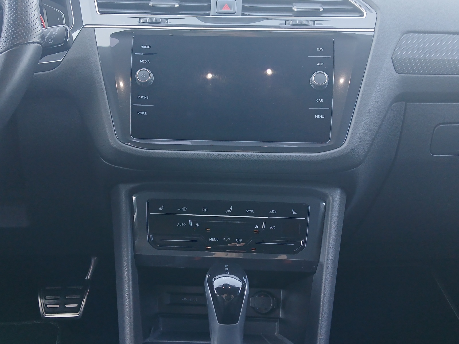 Fahrzeugabbildung Volkswagen Tiguan Allspace TSI R-Line DSG 4M Matrix AHK Navi AID ACC RFK Harman SH 19