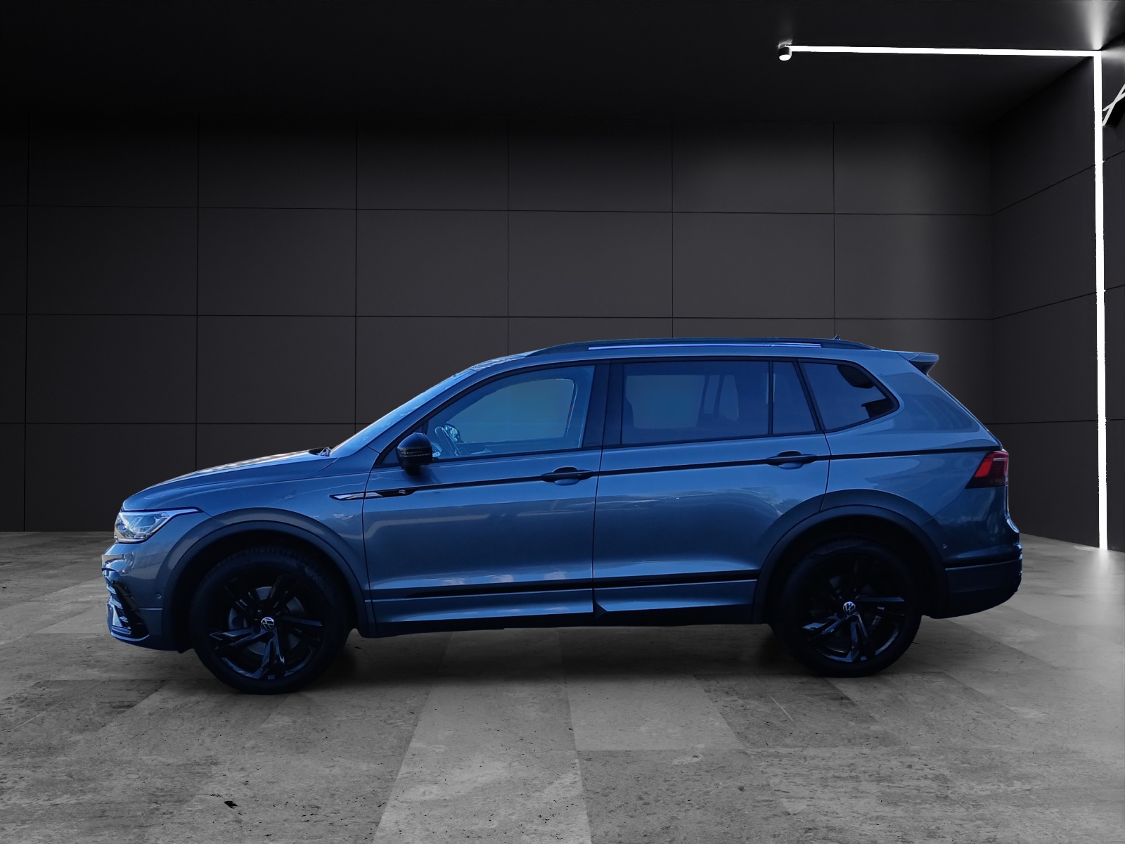 Fahrzeugabbildung Volkswagen Tiguan Allspace TSI R-Line DSG 4M Matrix AHK Navi AID ACC RFK Harman SH 19