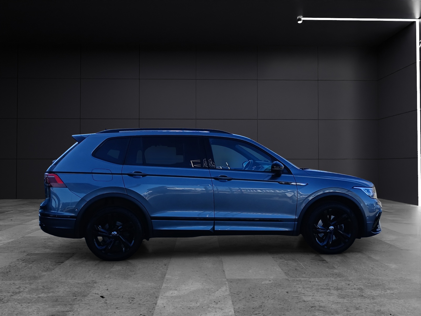 Fahrzeugabbildung Volkswagen Tiguan Allspace TSI R-Line DSG 4M Matrix AHK Navi AID ACC RFK Harman SH 19