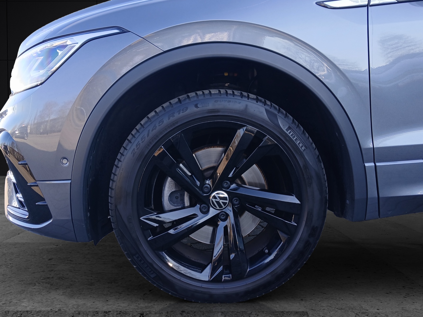 Fahrzeugabbildung Volkswagen Tiguan Allspace TSI R-Line DSG 4M Matrix AHK Navi AID ACC RFK Harman SH 19