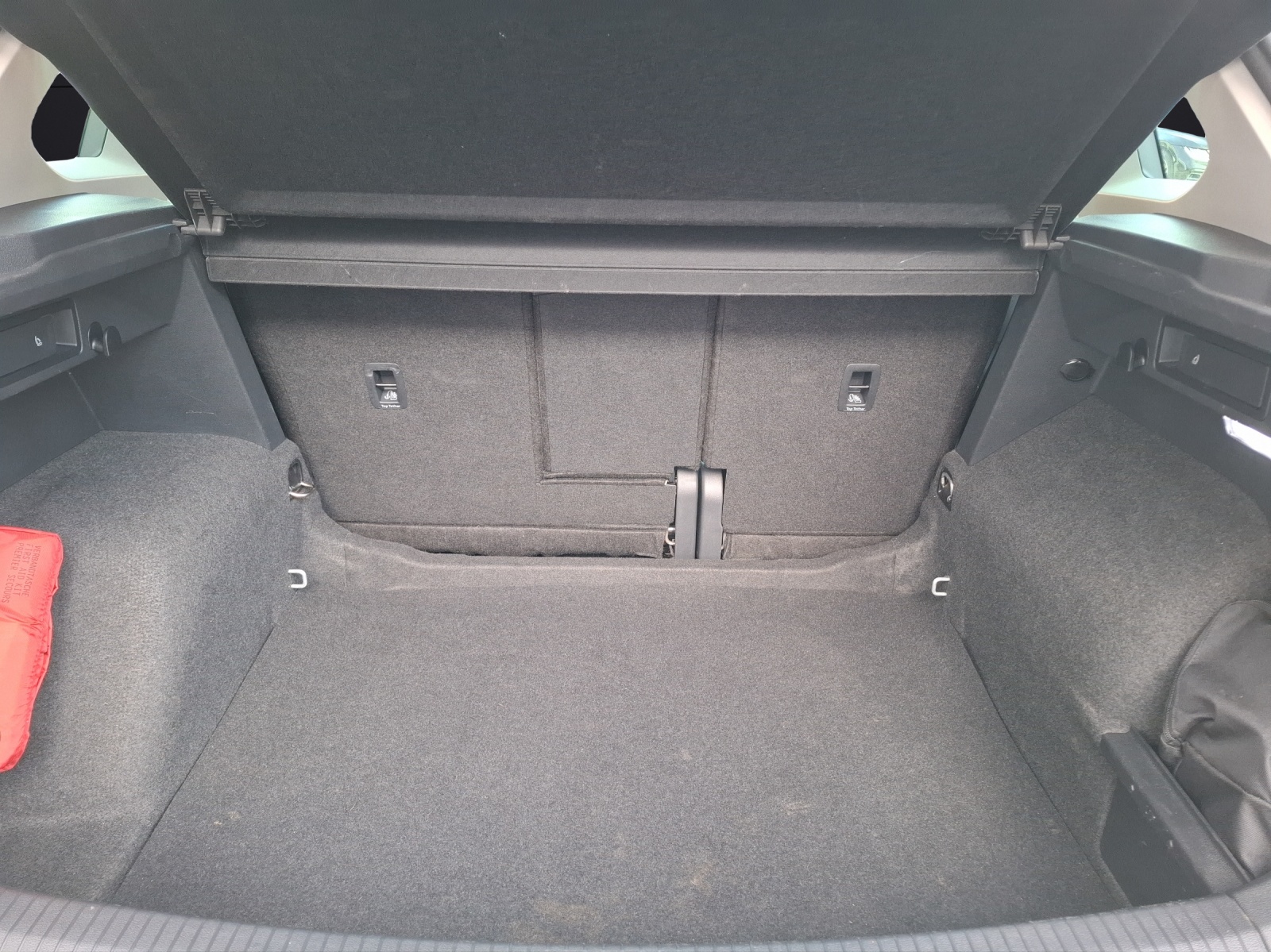 Fahrzeugabbildung Volkswagen Tiguan TDI Active DSG Standhzg Matrix Navi ACC Park-Assist SH