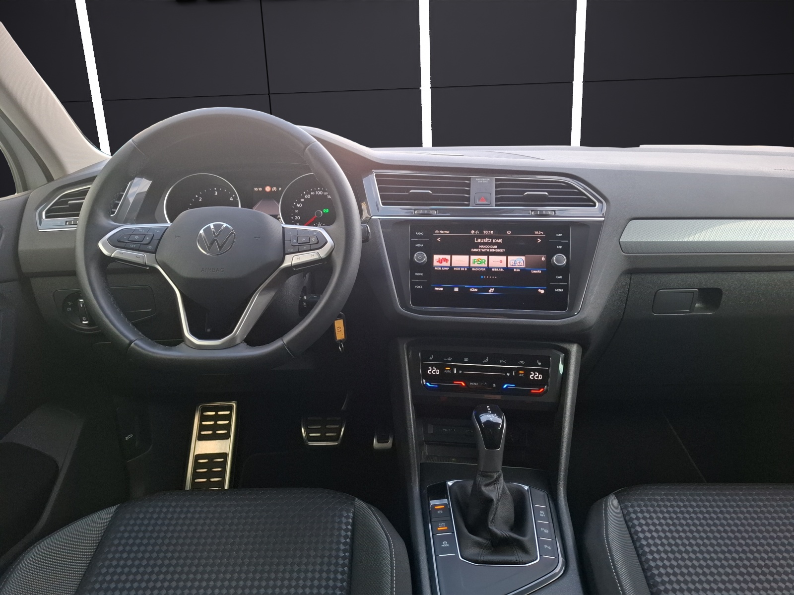 Fahrzeugabbildung Volkswagen Tiguan TDI Active DSG Standhzg Matrix Navi ACC Park-Assist SH