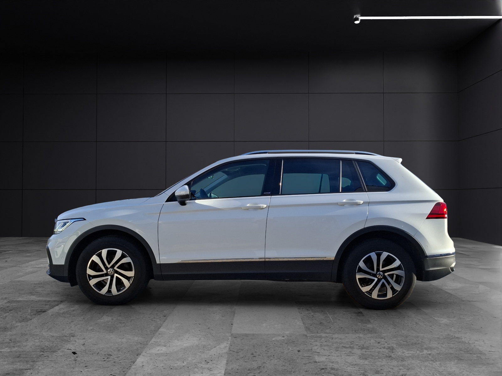 Fahrzeugabbildung Volkswagen Tiguan TDI Active DSG Standhzg Matrix Navi ACC Park-Assist SH