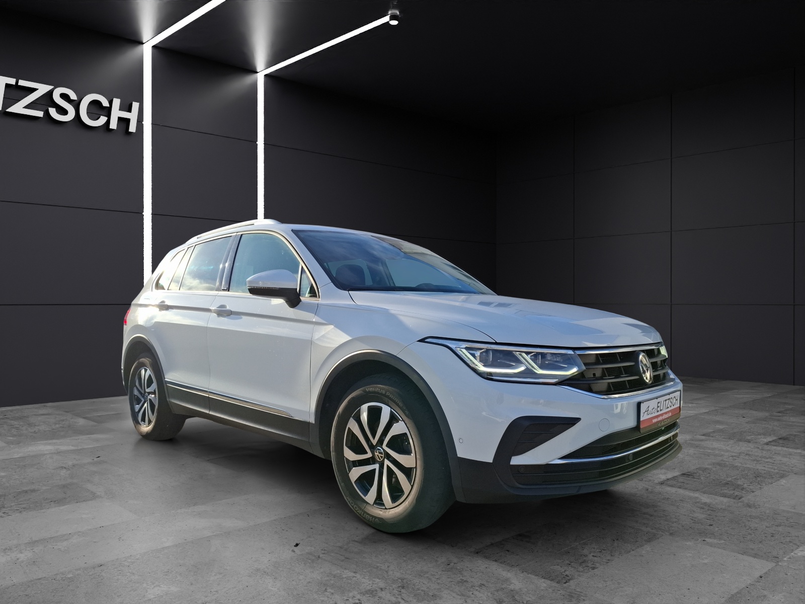 Fahrzeugabbildung Volkswagen Tiguan TDI Active DSG Standhzg Matrix Navi ACC Park-Assist SH