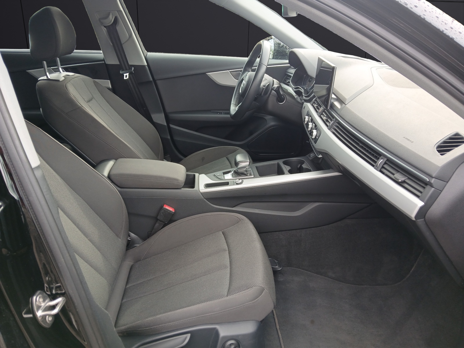 Fahrzeugabbildung Audi A4 Avant 40 TDI basis S-tronic Navi GRA PDC SH LM