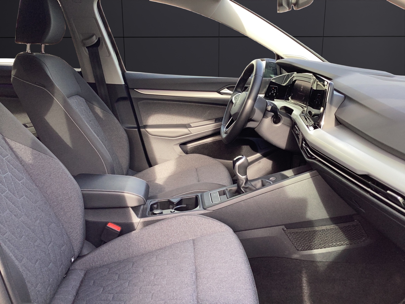 Fahrzeugabbildung Volkswagen Golf VIII 1.0 TSI Move LED RFK Lane-Assist AppCon SH