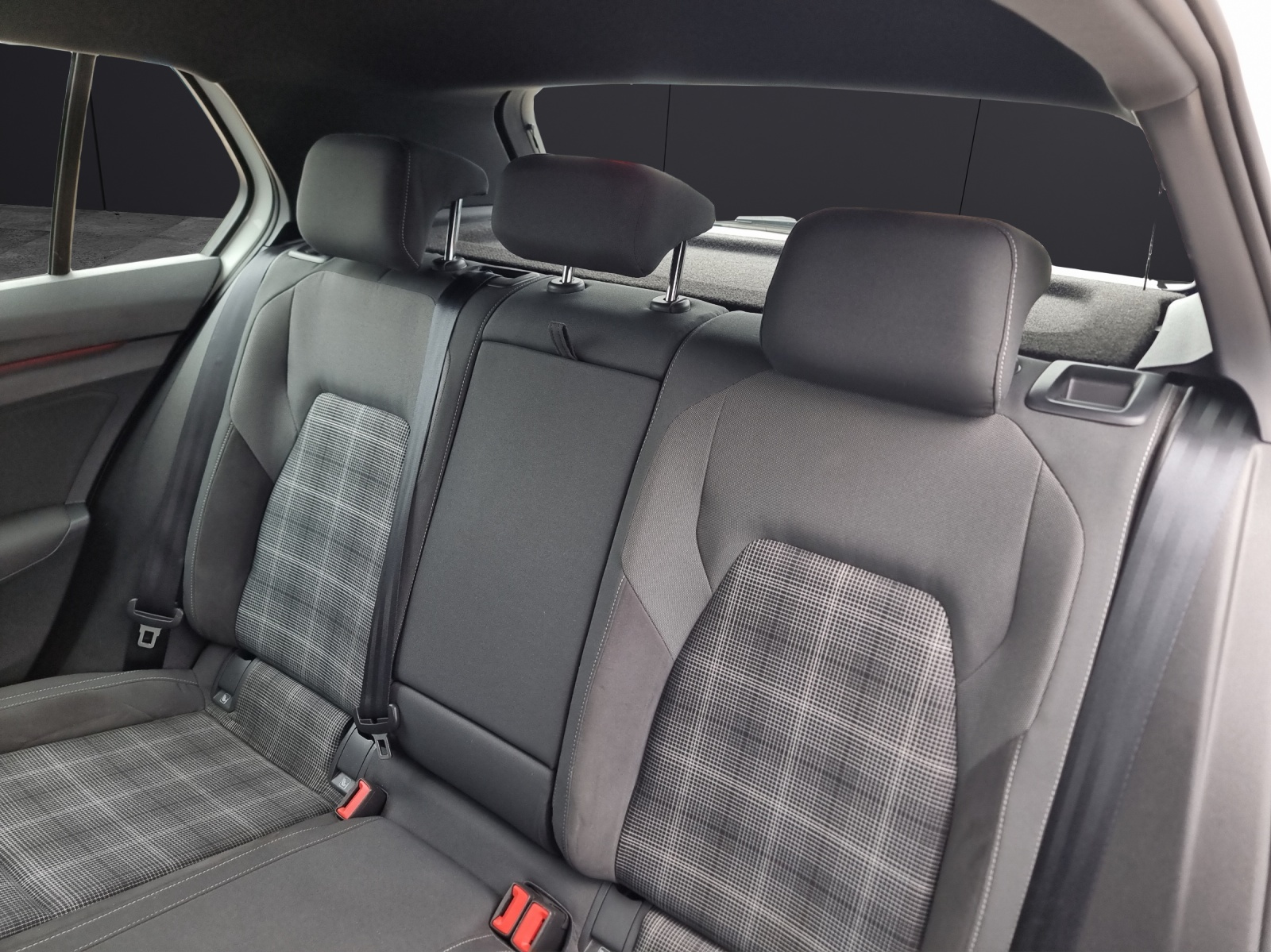 Fahrzeugabbildung Volkswagen Golf VIII GTD Business DSG LED+ ACC 18