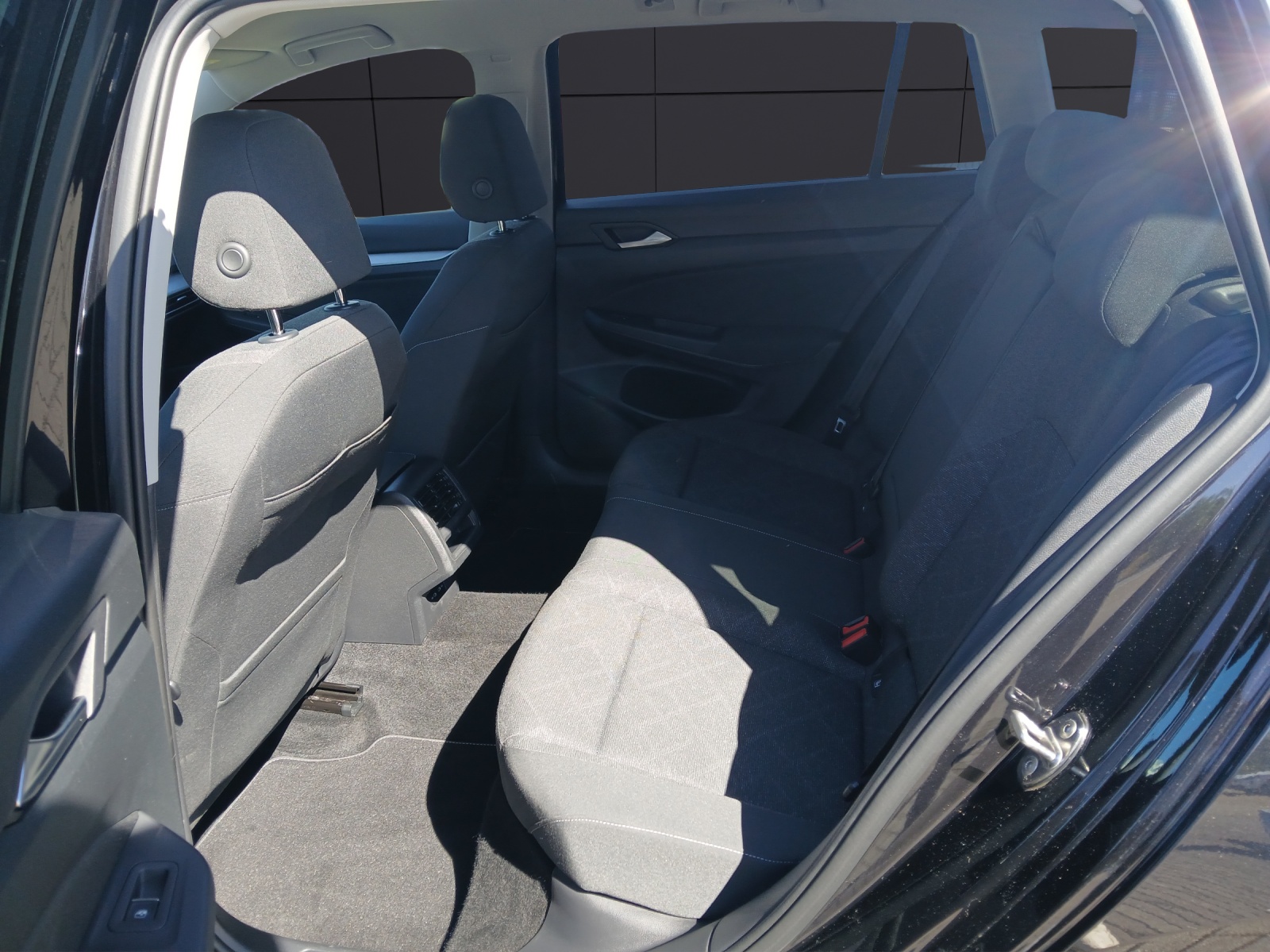 Fahrzeugabbildung Volkswagen Golf VIII Variant TSI Life Matrix AHK Navi AID ACC PDC SH LM