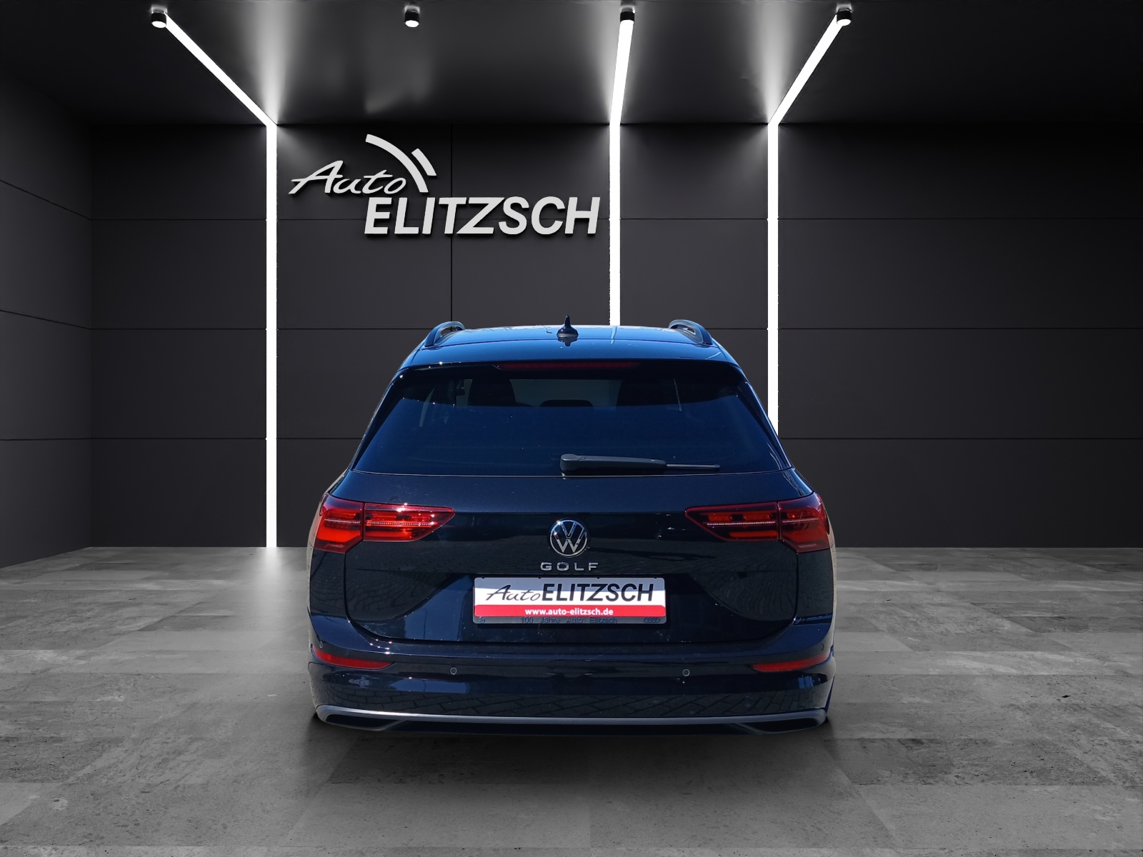 Fahrzeugabbildung Volkswagen Golf VIII Variant TSI Life Matrix AHK Navi AID ACC PDC SH LM