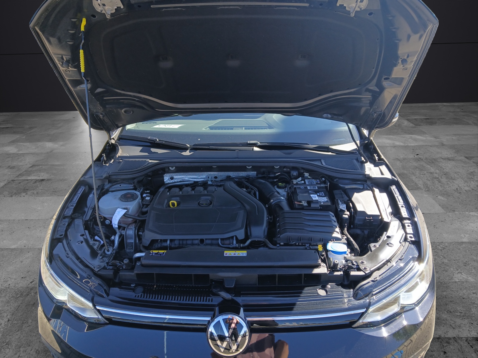 Fahrzeugabbildung Volkswagen Golf VIII Variant TSI Life Matrix AHK Navi AID ACC PDC SH LM