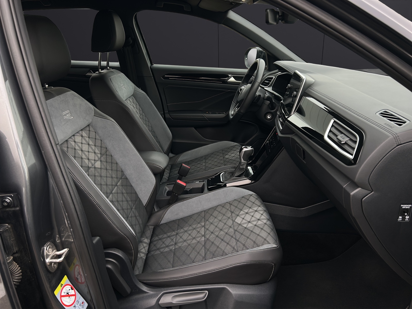 Fahrzeugabbildung Volkswagen T-Roc R-Line TSI DSG IQ.Light ACC STH SH LRHzg RearView Navi Klima