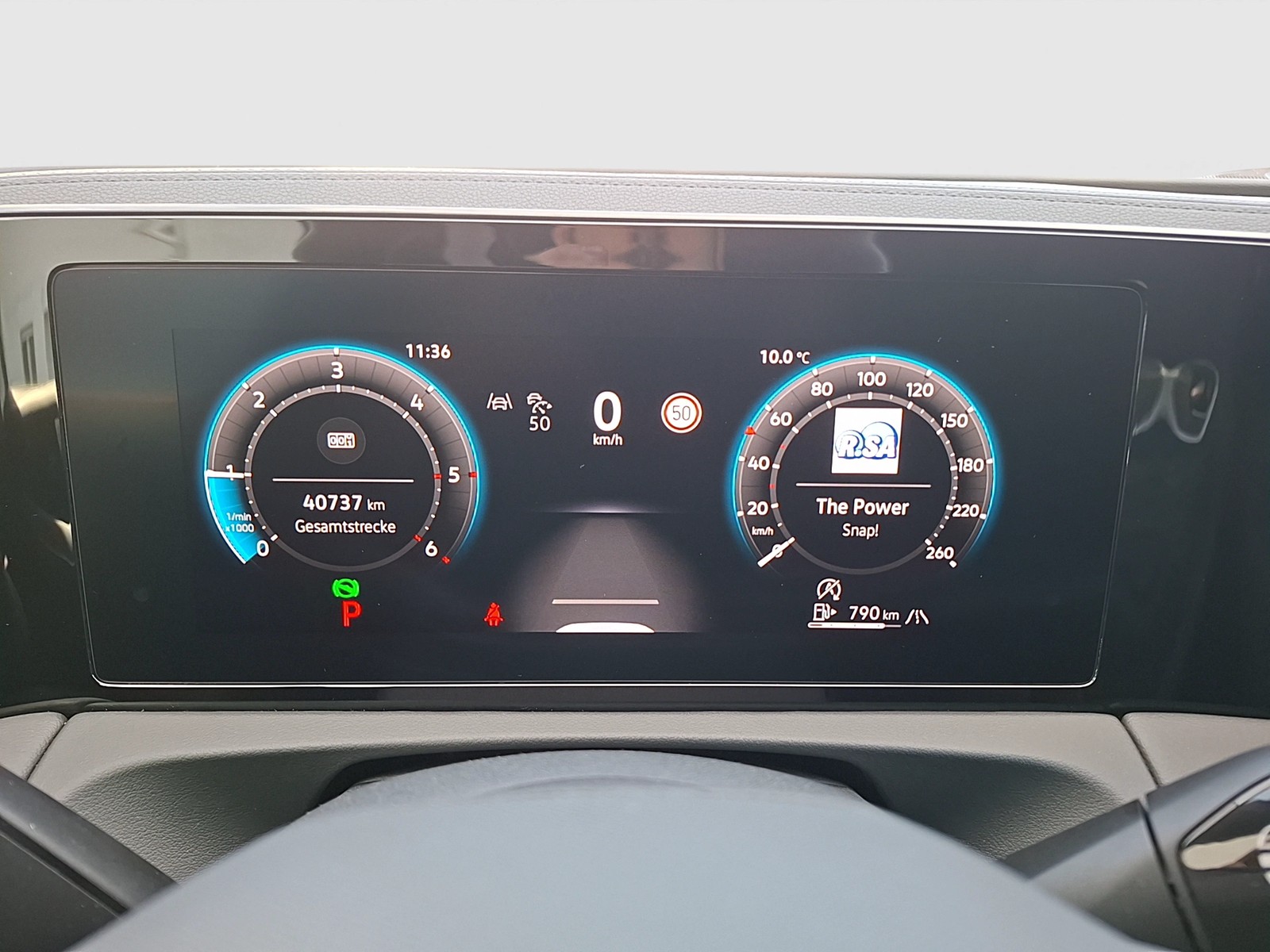 Fahrzeugabbildung Volkswagen Tiguan TDI R-Line DSG LEDplus AHK Navi AID ACC RFK SH 19