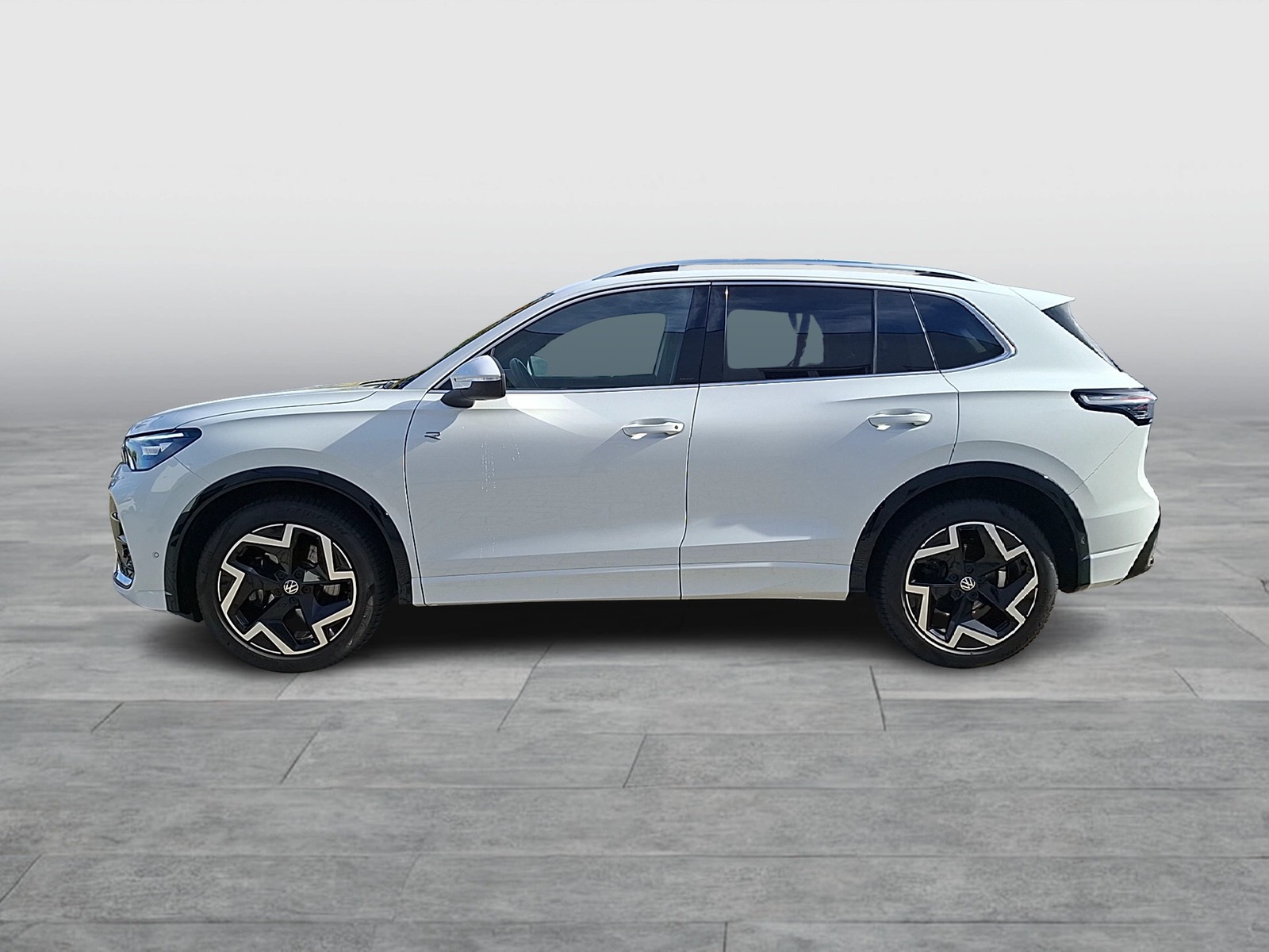 Fahrzeugabbildung Volkswagen Tiguan TDI R-Line DSG LEDplus AHK Navi AID ACC RFK SH 19