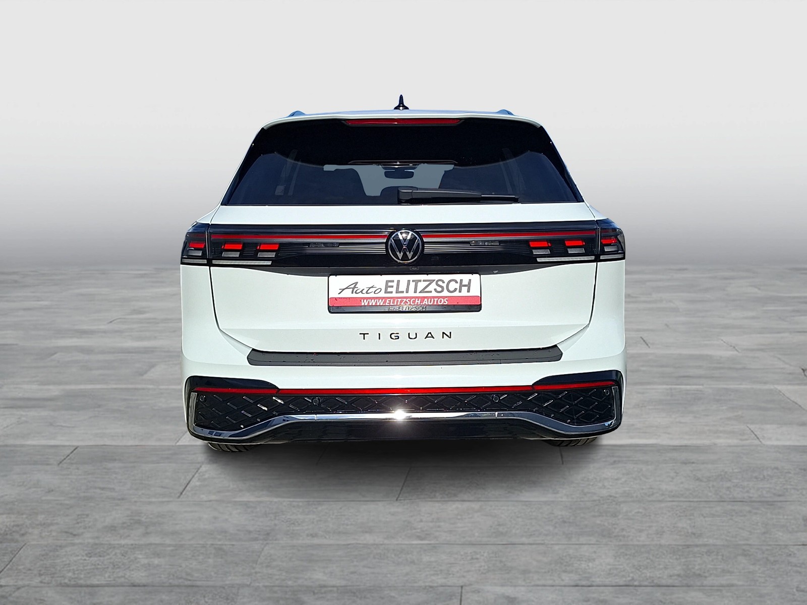 Fahrzeugabbildung Volkswagen Tiguan TDI R-Line DSG LEDplus AHK Navi AID ACC RFK SH 19