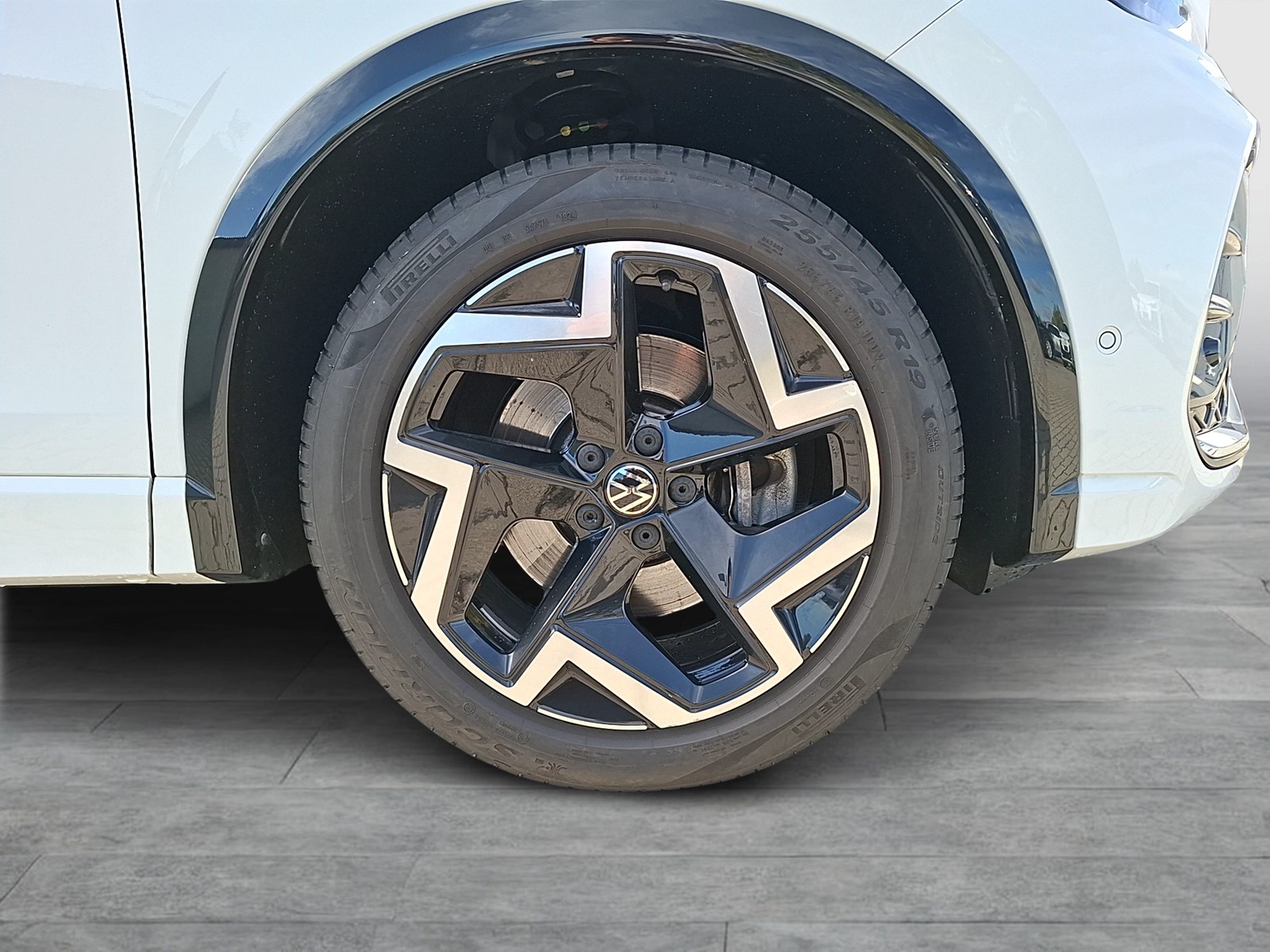 Fahrzeugabbildung Volkswagen Tiguan TDI R-Line DSG LEDplus AHK Navi AID ACC RFK SH 19