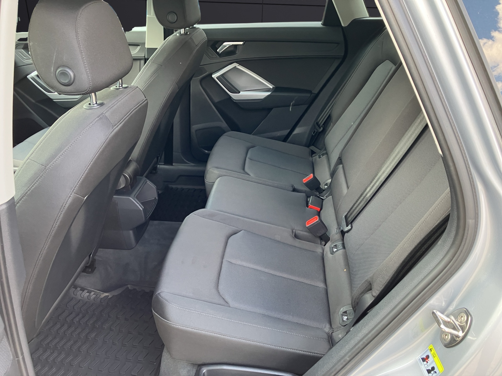 Fahrzeugabbildung Audi Q3 40 TFSI quattro S-tronic LED 18