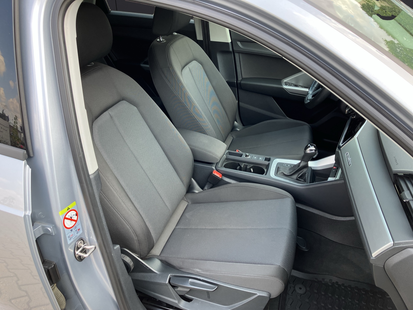 Fahrzeugabbildung Audi Q3 40 TFSI quattro S-tronic LED 18