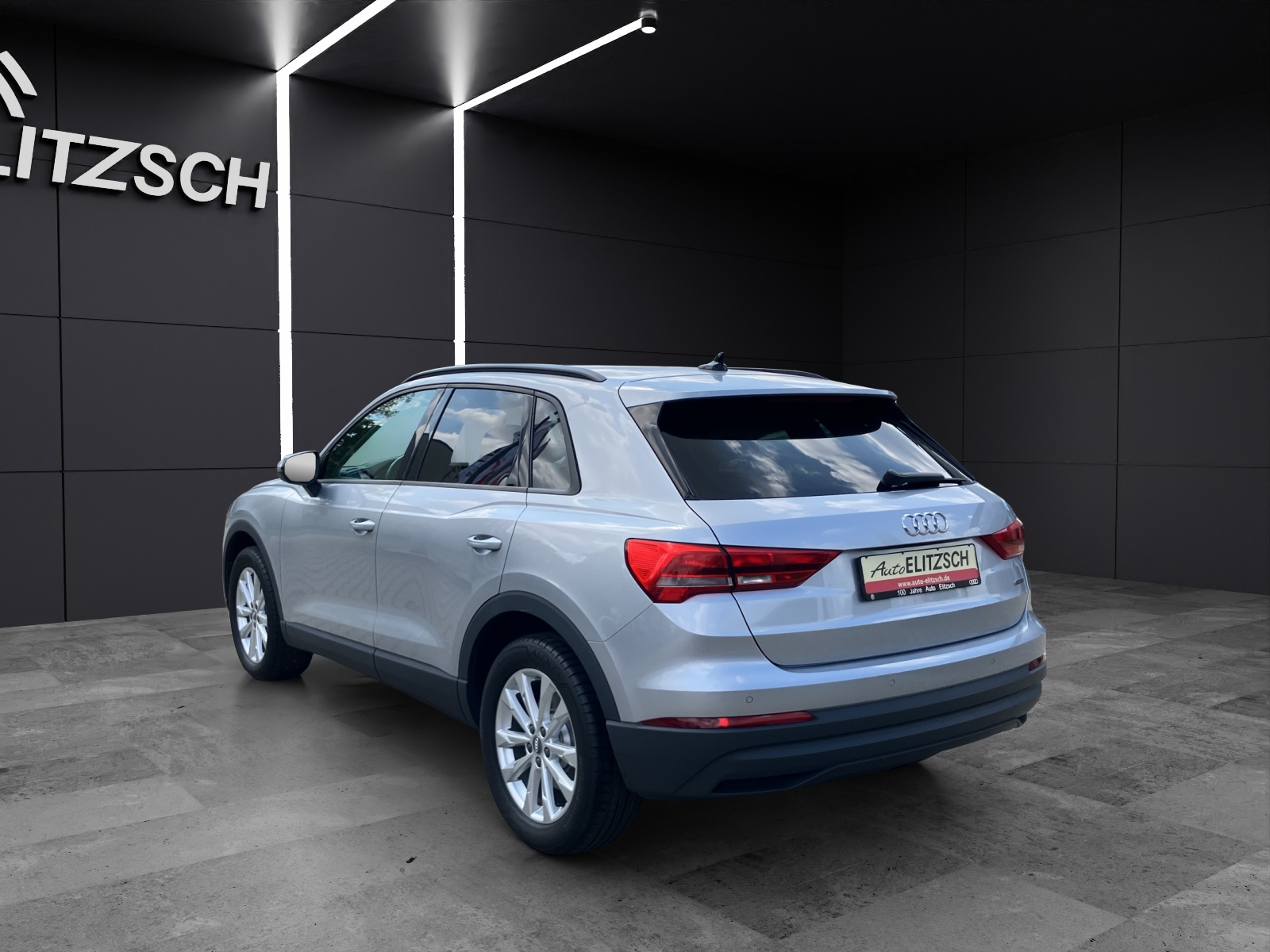 Fahrzeugabbildung Audi Q3 40 TFSI quattro S-tronic LED 18