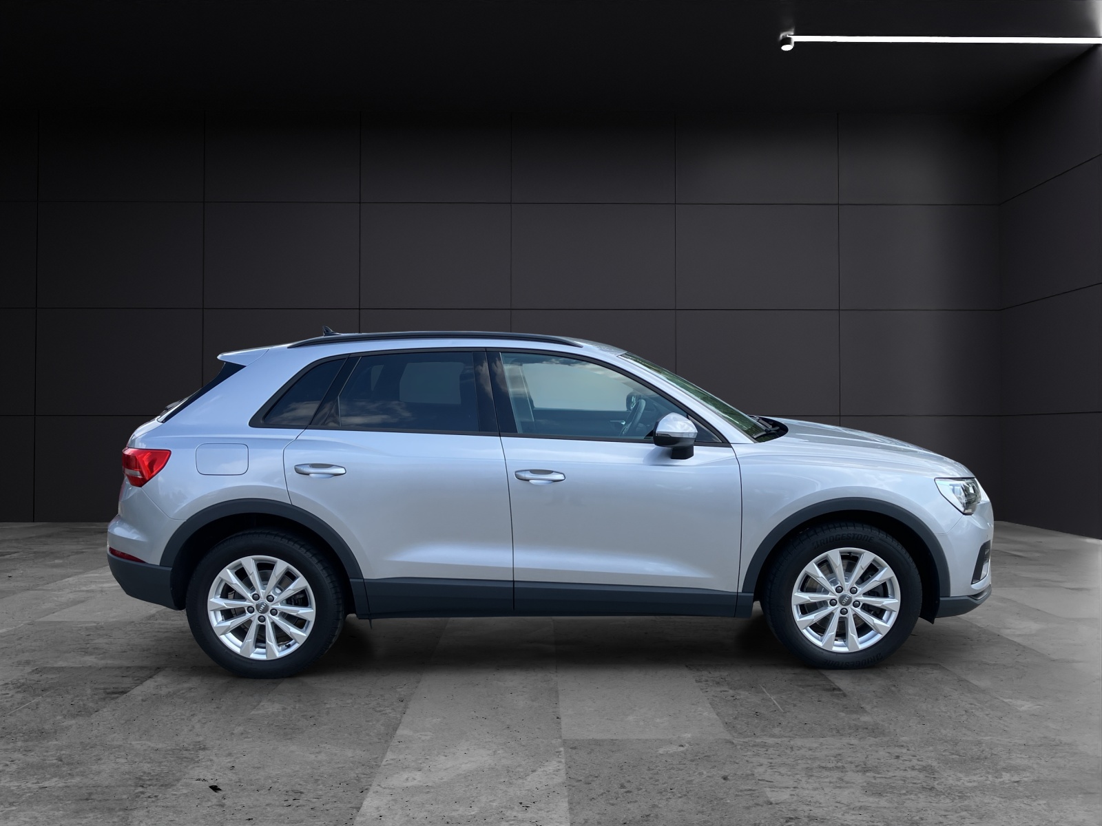 Fahrzeugabbildung Audi Q3 40 TFSI quattro S-tronic LED 18