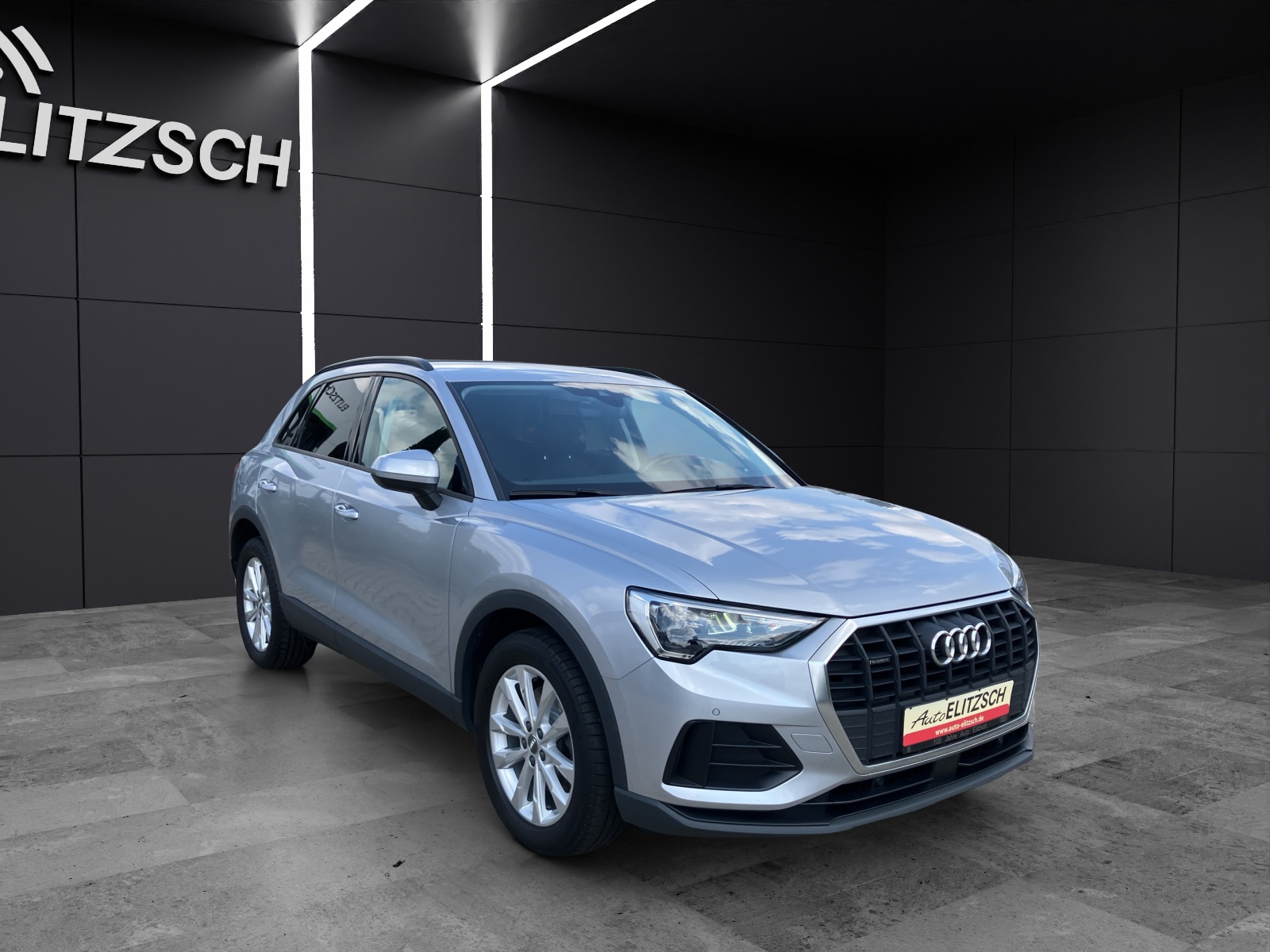 Fahrzeugabbildung Audi Q3 40 TFSI quattro S-tronic LED 18