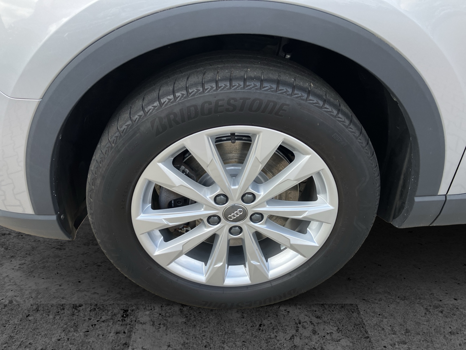 Fahrzeugabbildung Audi Q3 40 TFSI quattro S-tronic LED 18