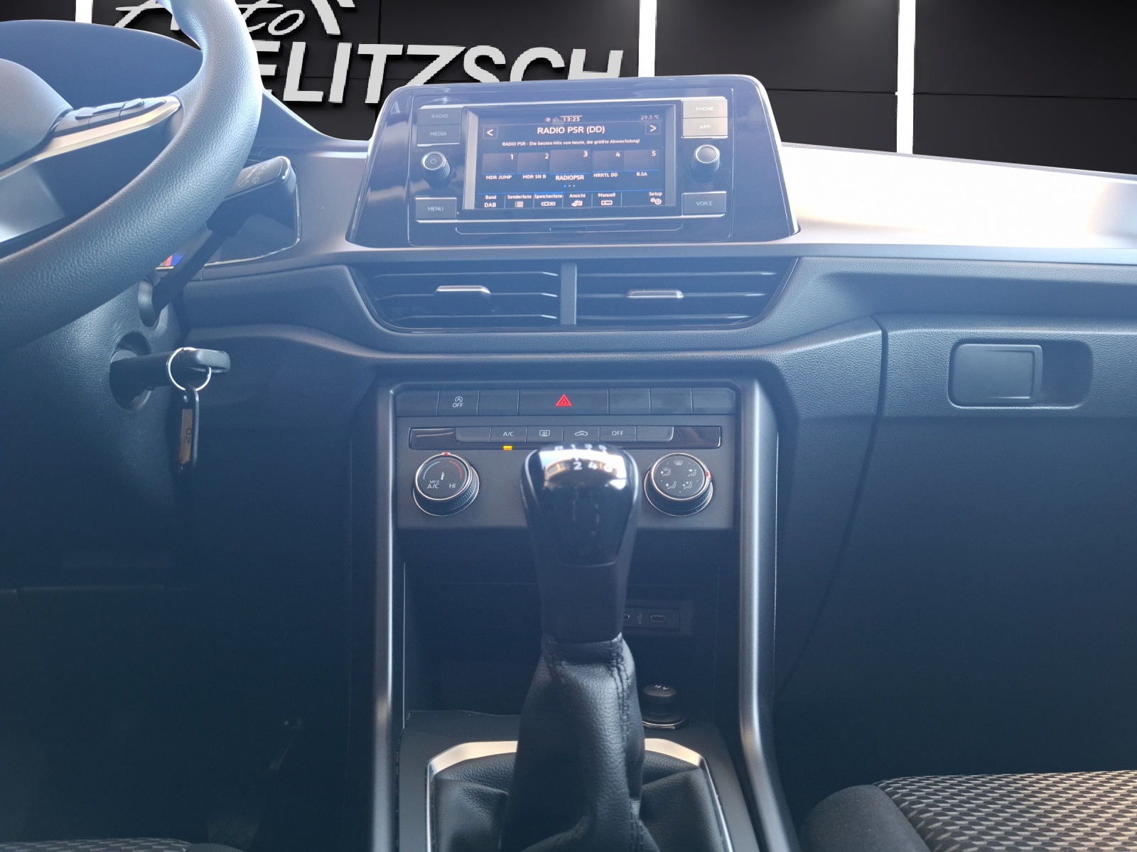 Fahrzeugabbildung Volkswagen T-Roc TSI LED AHK AID LANE Assist