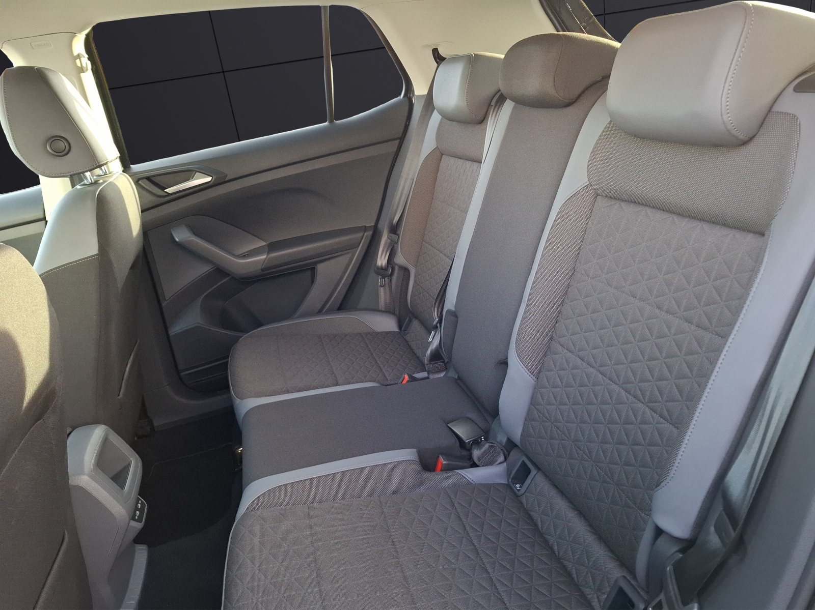 Fahrzeugabbildung Volkswagen T-Cross TSI Style DSG LED AID ACC Park-Assist SH LM