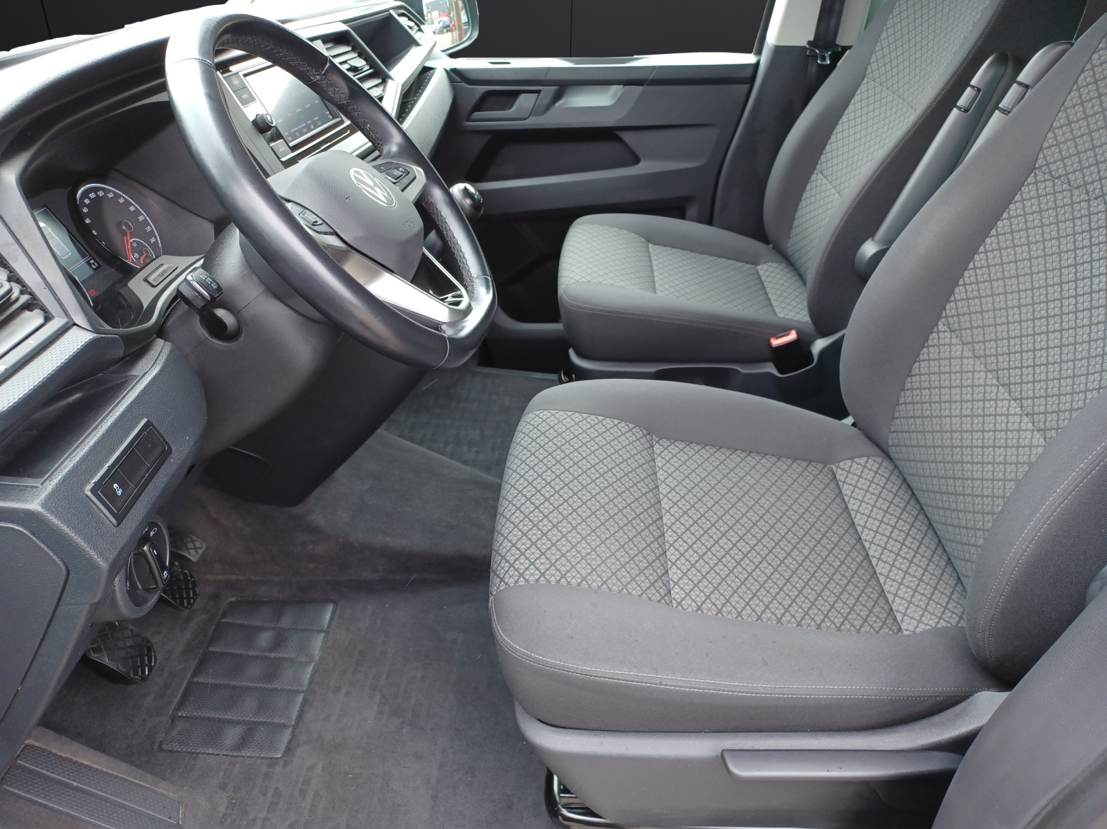 Fahrzeugabbildung Volkswagen T6 Multivan T6.1 TDI Family KLIMA VORB. AHK PDC DAB