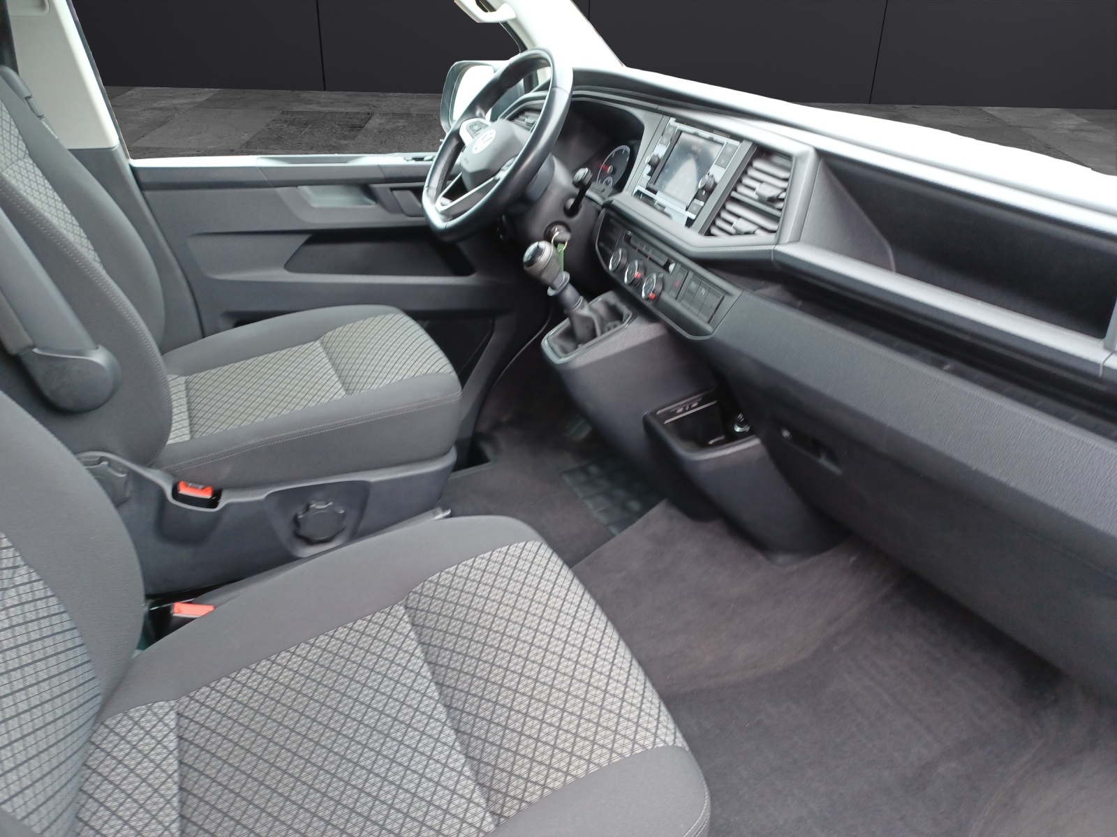 Fahrzeugabbildung Volkswagen T6 Multivan T6.1 TDI Family KLIMA VORB. AHK PDC DAB