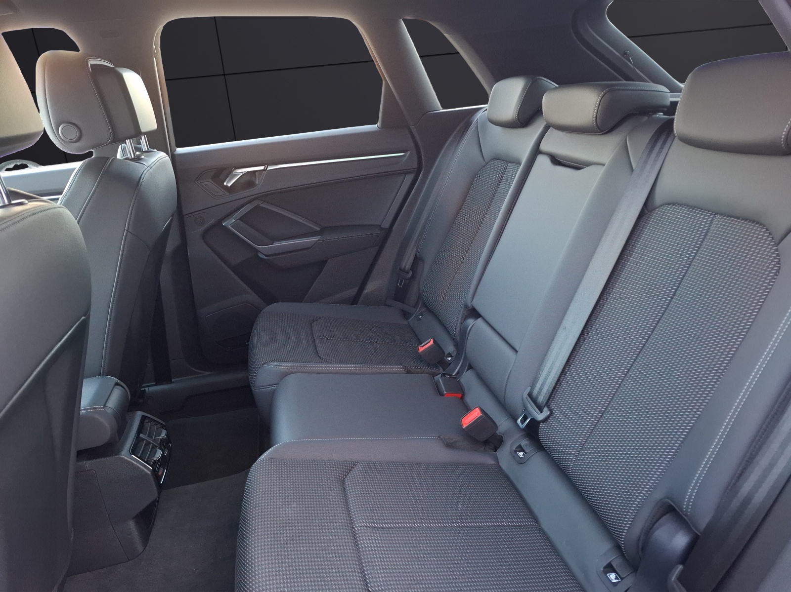 Fahrzeugabbildung Audi Q3 45 TFSI quattro S-Line S-tronic Standhzg Matrix AHK Navi AVC GRA Sonos SH 20