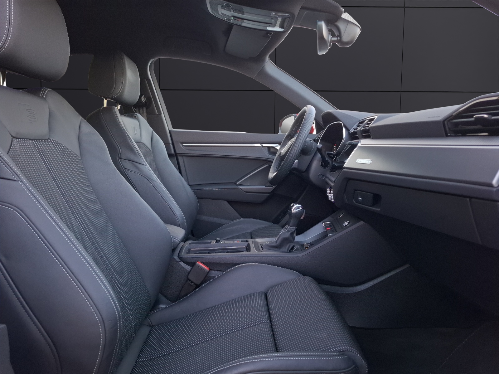 Fahrzeugabbildung Audi Q3 45 TFSI quattro S-Line S-tronic Standhzg Matrix AHK Navi AVC GRA Sonos SH 20