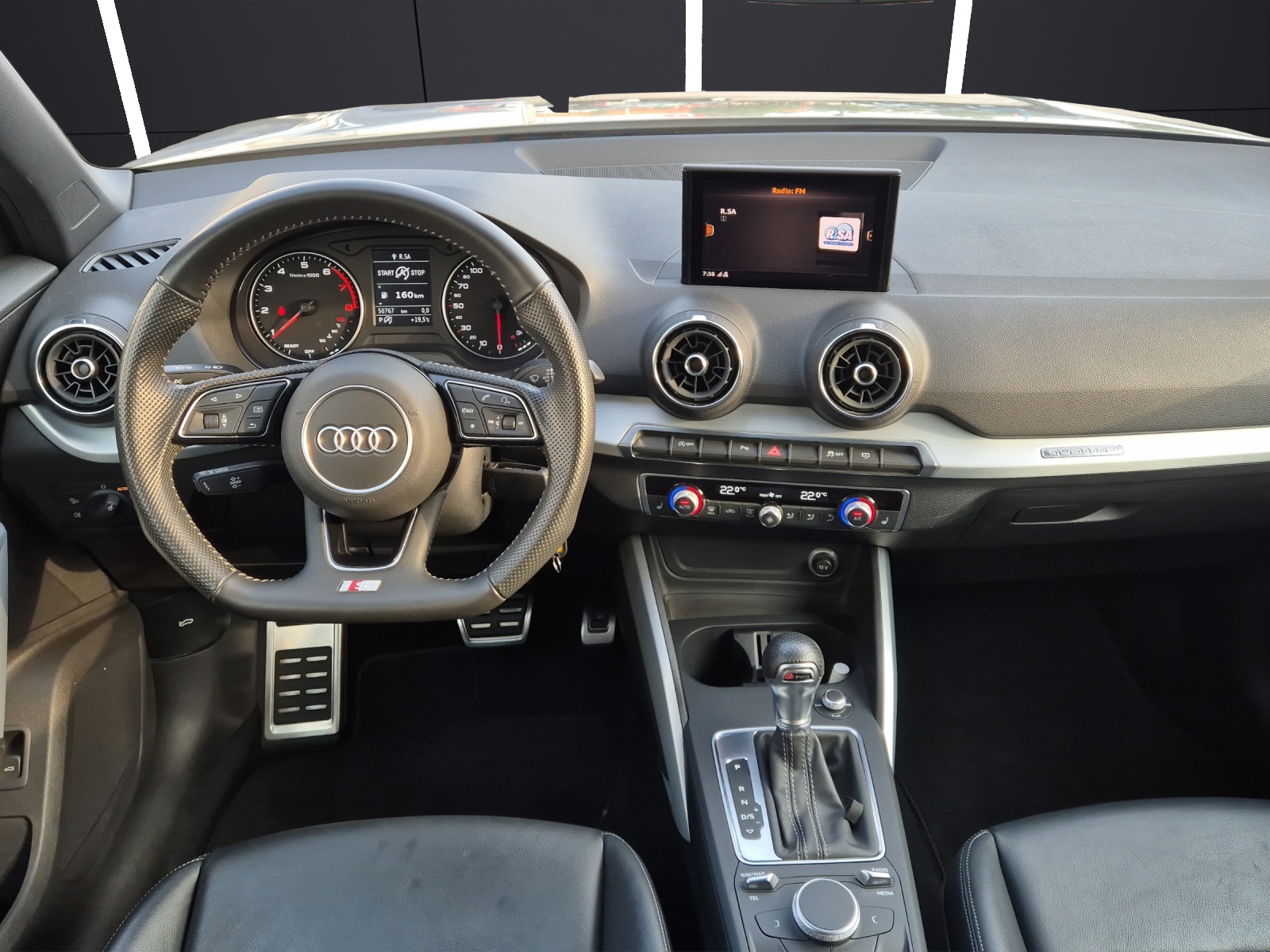 Fahrzeugabbildung Audi Q2 40 TFSI quattro sport S-line LED Navi GRA RFK SH