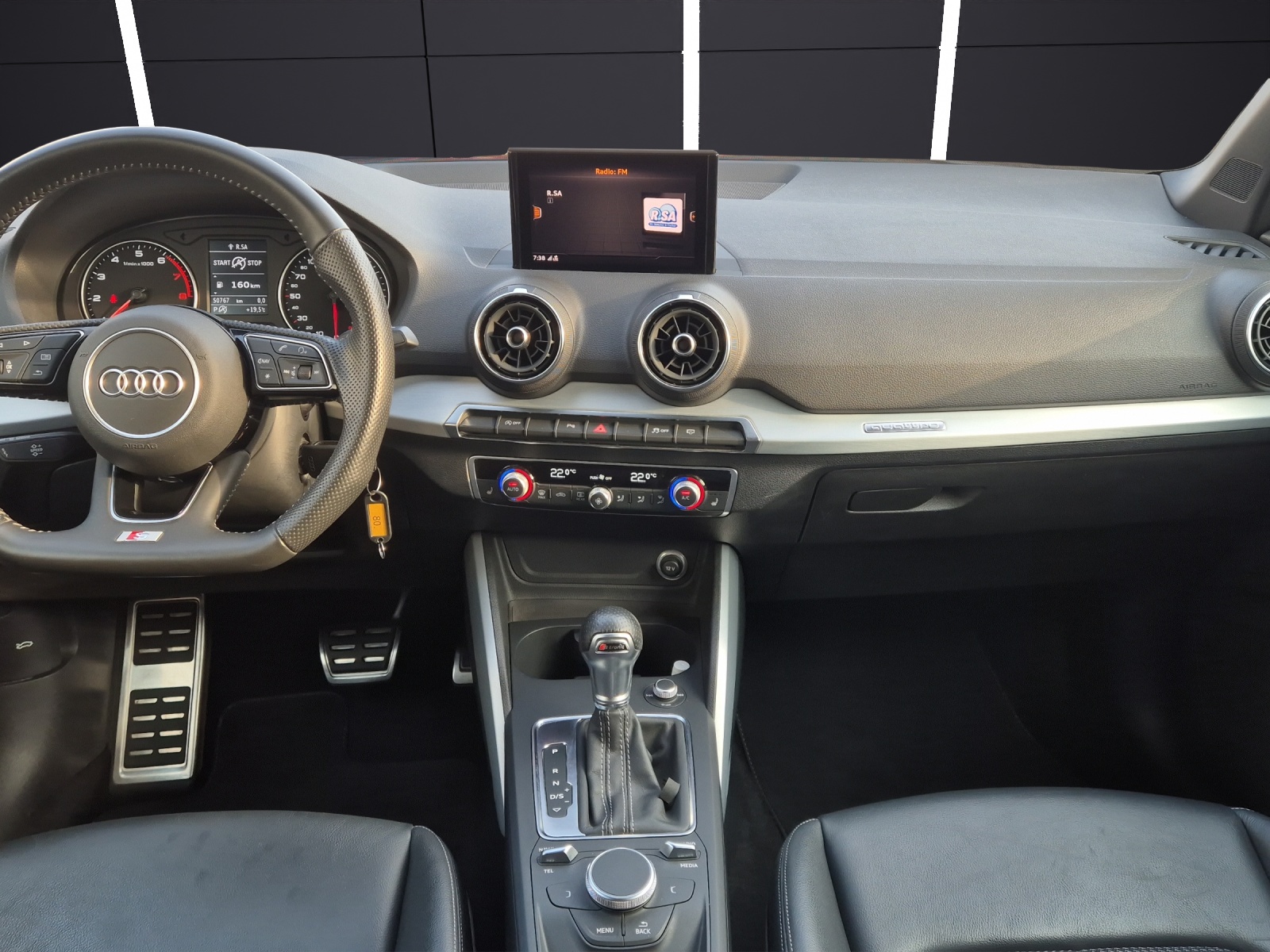Fahrzeugabbildung Audi Q2 40 TFSI quattro sport S-line LED Navi GRA RFK SH