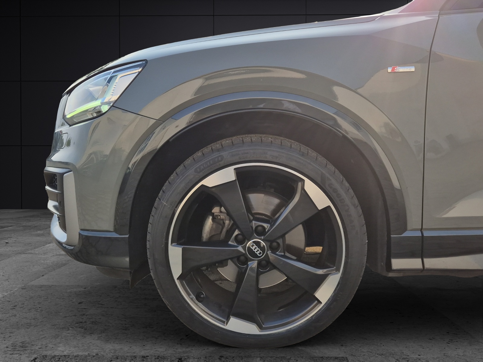 Fahrzeugabbildung Audi Q2 40 TFSI quattro sport S-line LED Navi GRA RFK SH