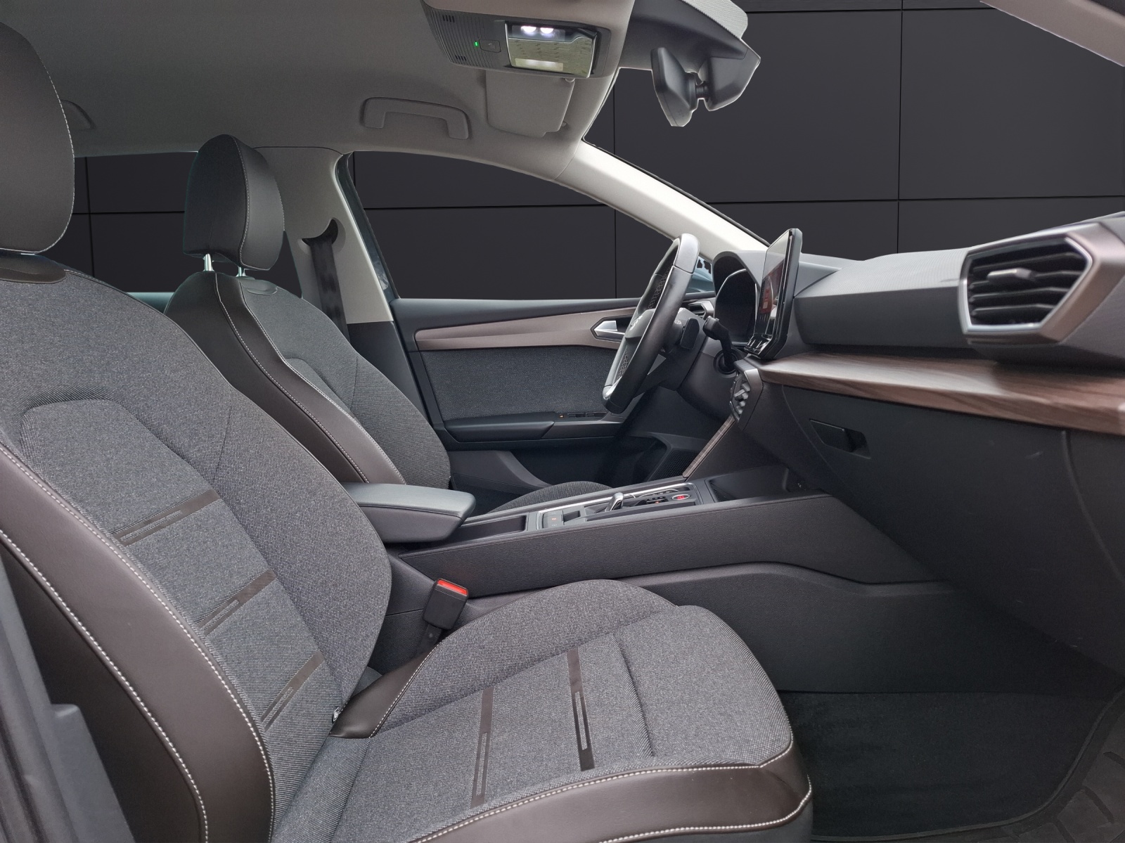 Fahrzeugabbildung SEAT Leon ST eTSI Xcellence DSG LED Navi AHK VC ACC RFK SH