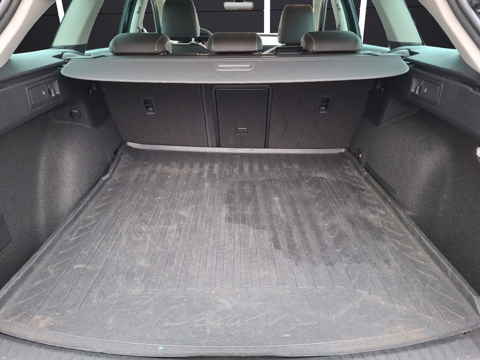 Fahrzeugabbildung SEAT Leon ST eTSI Xcellence DSG LED Navi AHK VC ACC RFK SH