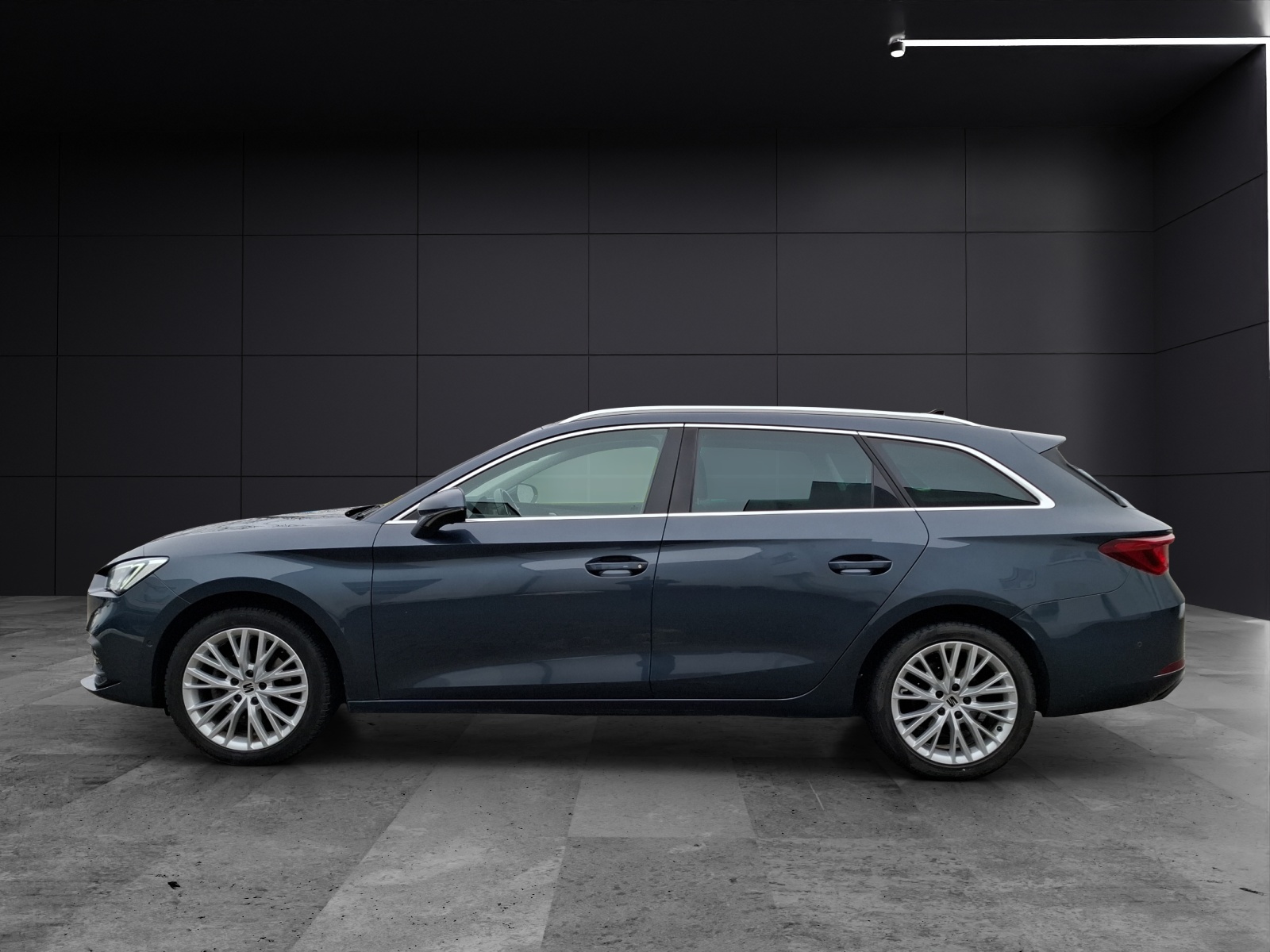 Fahrzeugabbildung SEAT Leon ST eTSI Xcellence DSG LED Navi AHK VC ACC RFK SH