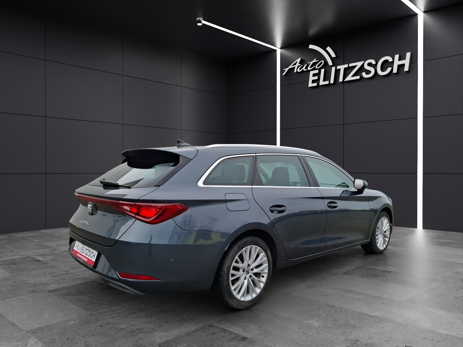 Fahrzeugabbildung SEAT Leon ST eTSI Xcellence DSG LED Navi AHK VC ACC RFK SH