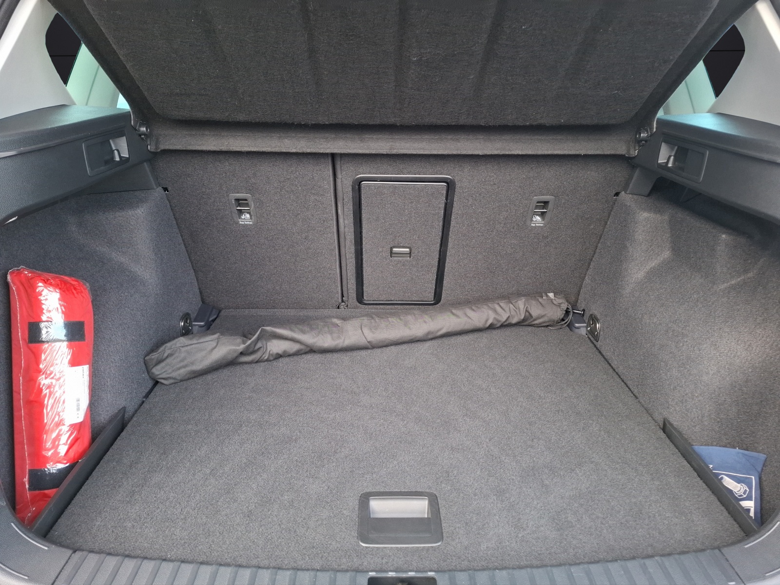 Fahrzeugabbildung SEAT Ateca TSI Xperience DSG LED Navi AID GRA RFK SH