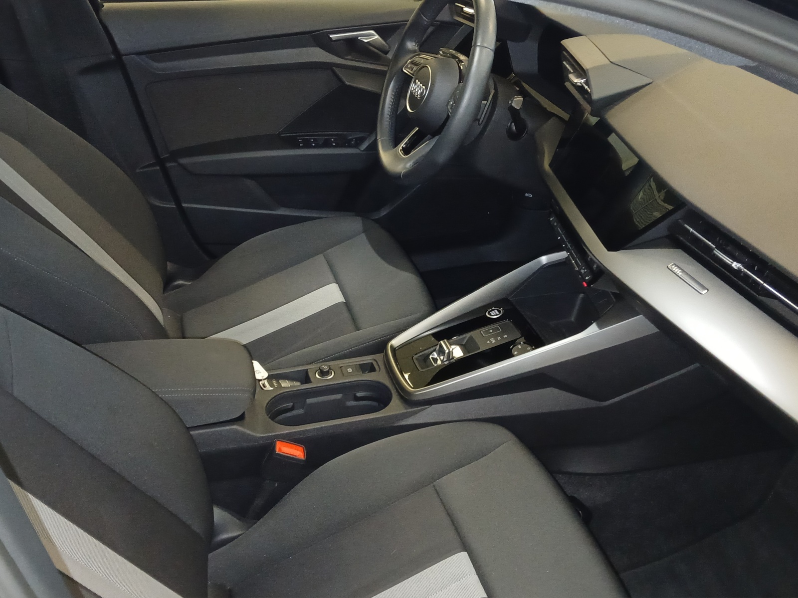 Fahrzeugabbildung Audi A3 Limousine 35 TFSI advanced S-tronic Navi AVC ACC PDC SH 17