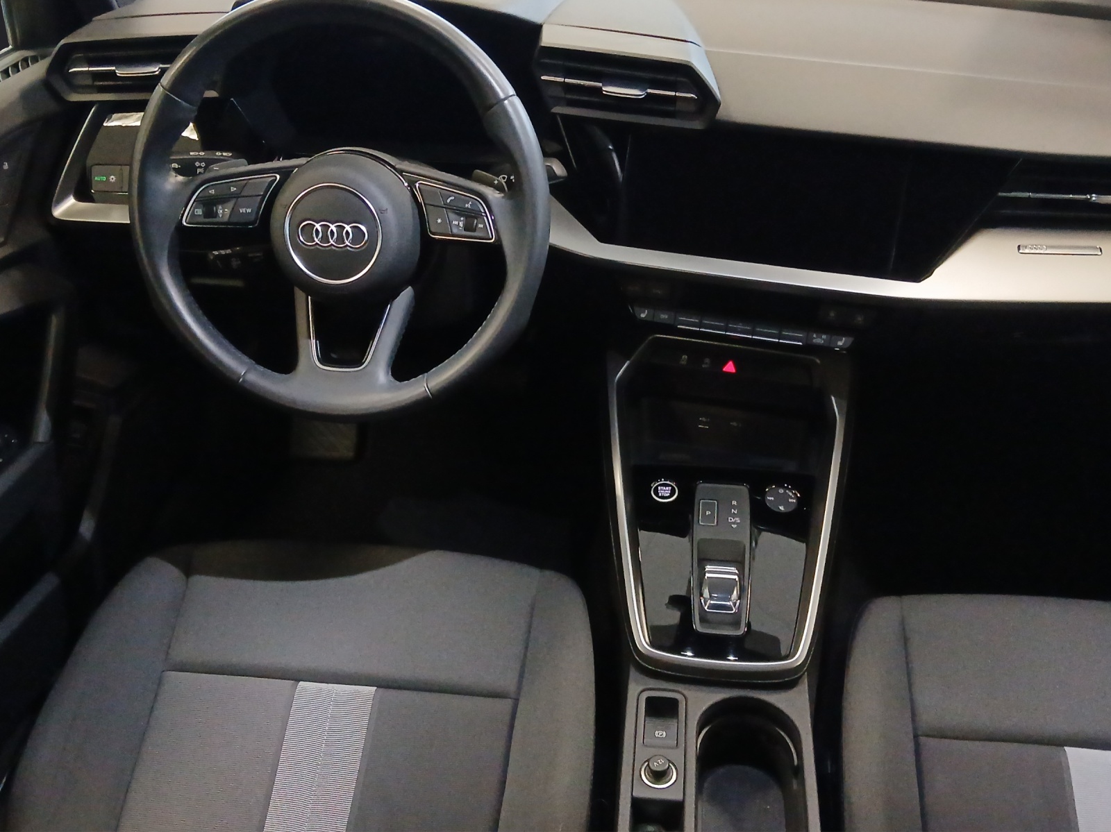 Fahrzeugabbildung Audi A3 Limousine 35 TFSI advanced S-tronic Navi AVC ACC PDC SH 17